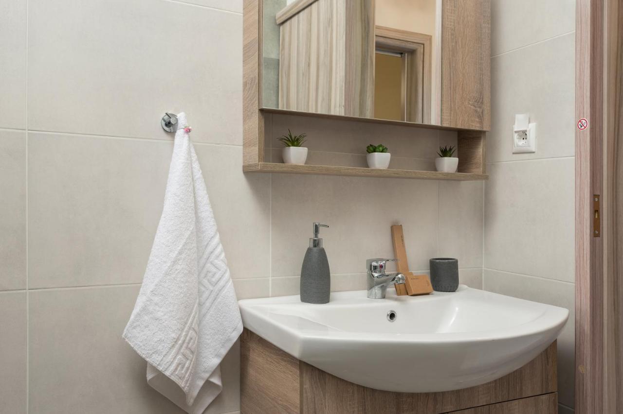 Floral Beach Apt With Lux Extras & Special Treats Kolimvarion Bagian luar foto