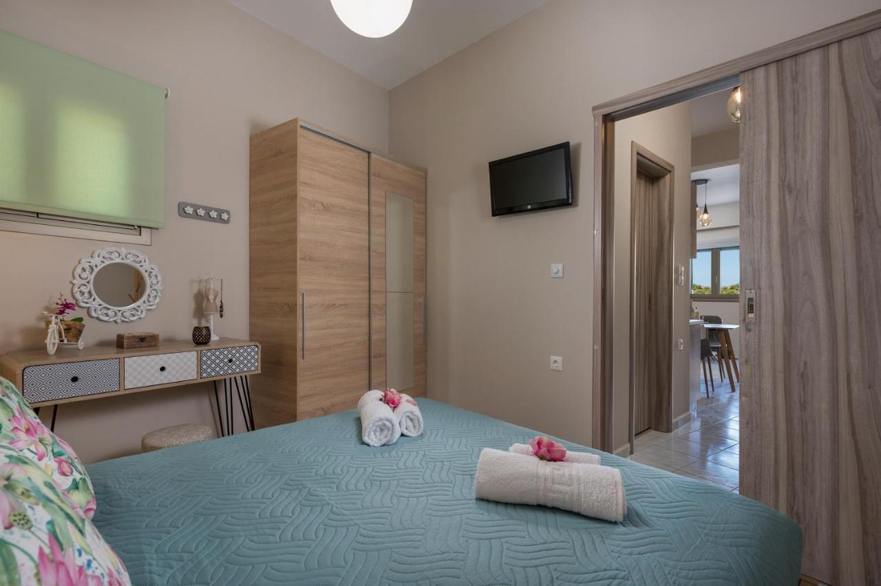 Floral Beach Apt With Lux Extras & Special Treats Kolimvarion Bagian luar foto