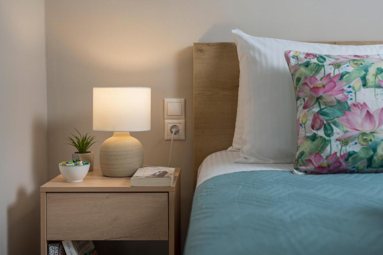 Floral Beach Apt With Lux Extras & Special Treats Kolimvarion Bagian luar foto