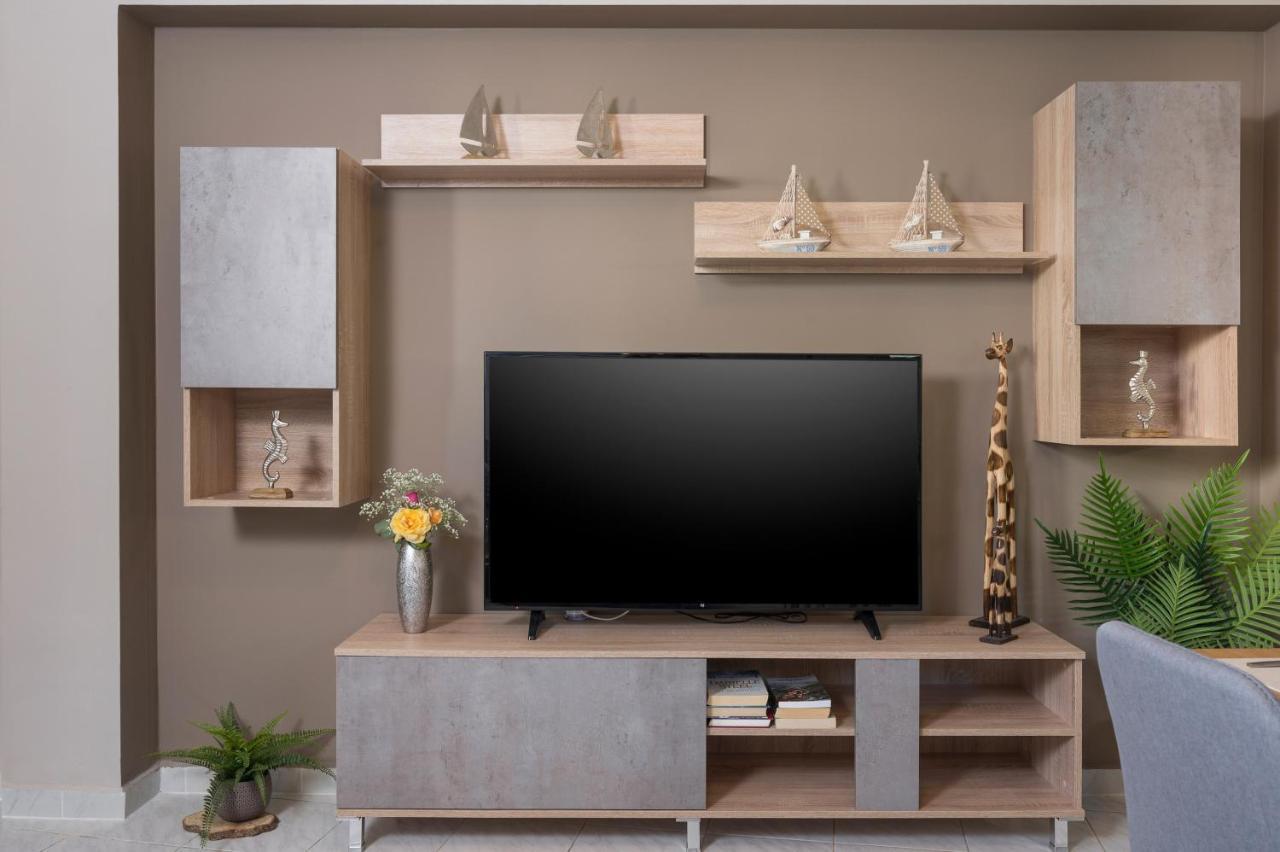 Floral Beach Apt With Lux Extras & Special Treats Kolimvarion Bagian luar foto