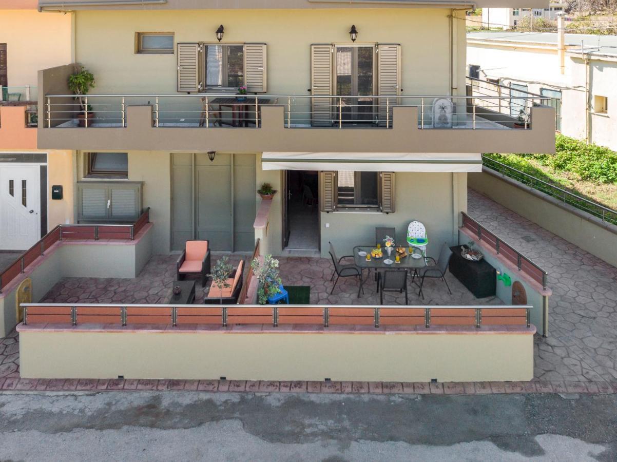 Floral Beach Apt With Lux Extras & Special Treats Kolimvarion Bagian luar foto