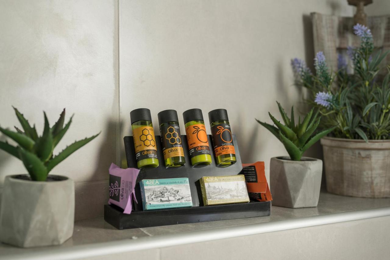 Floral Beach Apt With Lux Extras & Special Treats Kolimvarion Bagian luar foto