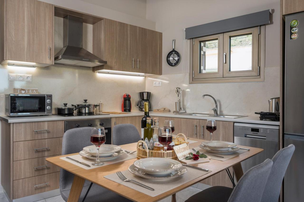 Floral Beach Apt With Lux Extras & Special Treats Kolimvarion Bagian luar foto